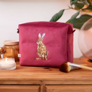 Wrendale Design-Hannah Dale-Kosmetikbeutel-Aufbewahrungsbeutel-bestickt-wunderschoen illustriert-reissverschluss-Hase-Golden hour-1