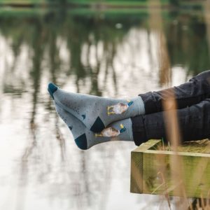 Wrendale Design-by Hanna Dale-Socken-Bambussocken-Maennersocken-Einheitsgroesse-Ente-grau-Punkte